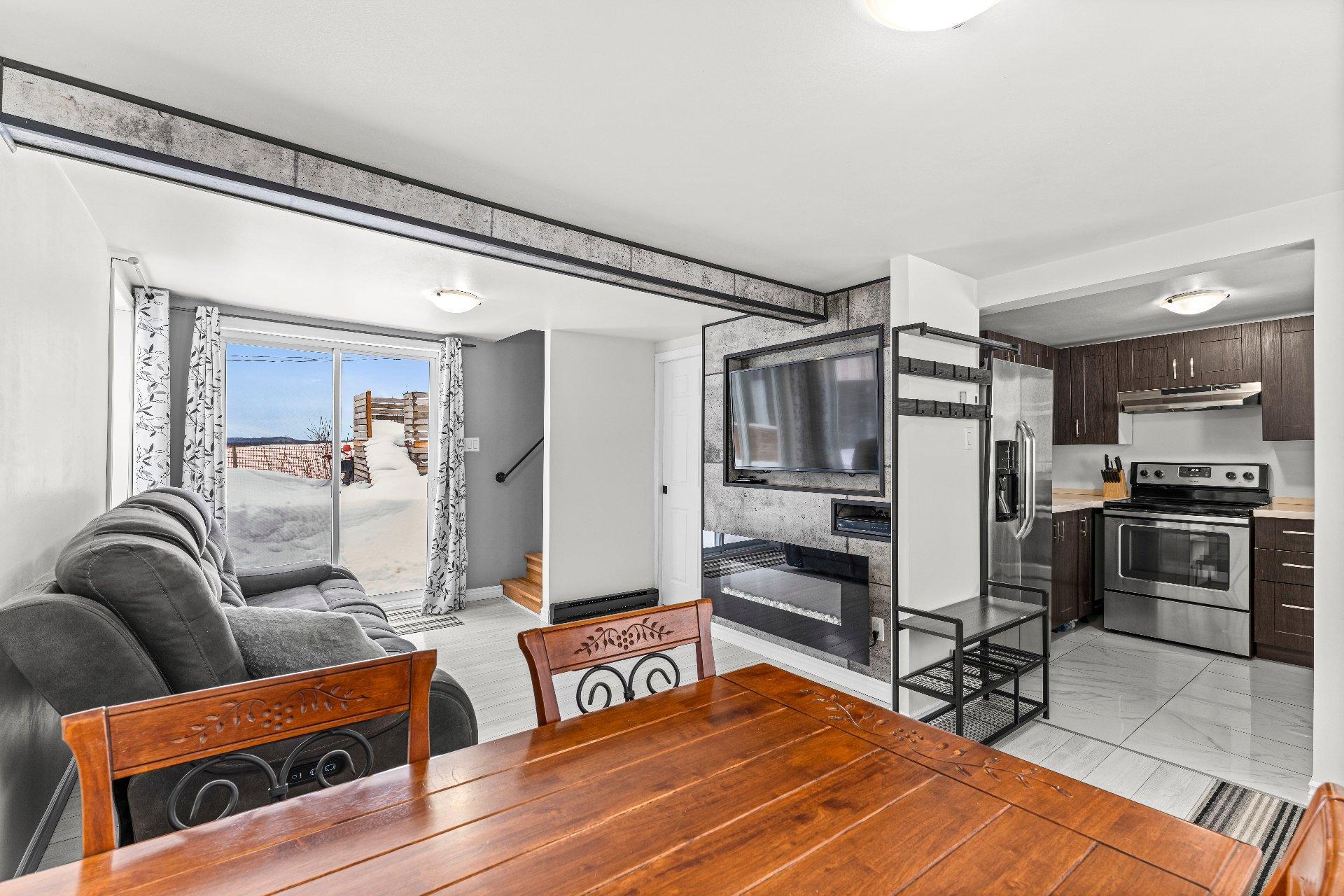 









199


6e Rang

,
Saint-François-Xavier-de-Brompton,




QC
J0B2V0

