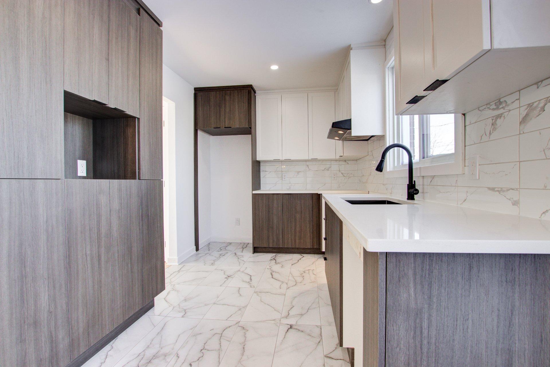 









2899


Rue de Lyon

,
Longueuil (Le Vieux-Longueuil),




QC
J4L3R3

