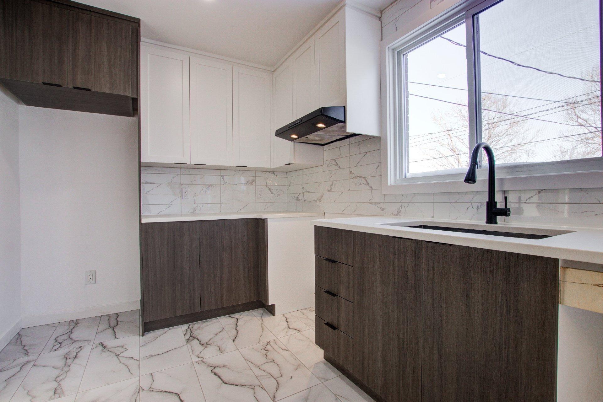 









2899


Rue de Lyon

,
Longueuil (Le Vieux-Longueuil),




QC
J4L3R3

