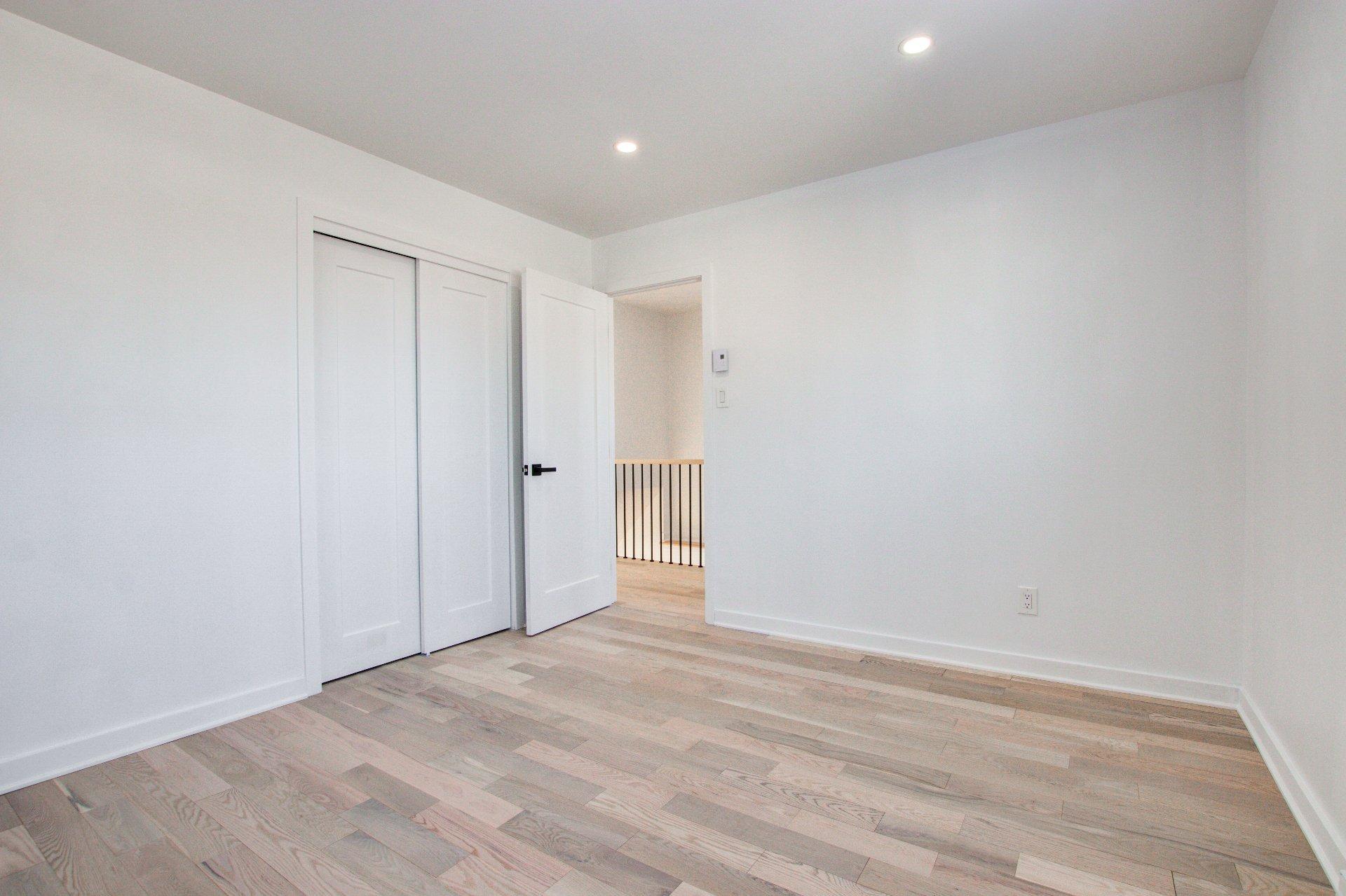 









2899


Rue de Lyon

,
Longueuil (Le Vieux-Longueuil),




QC
J4L3R3

