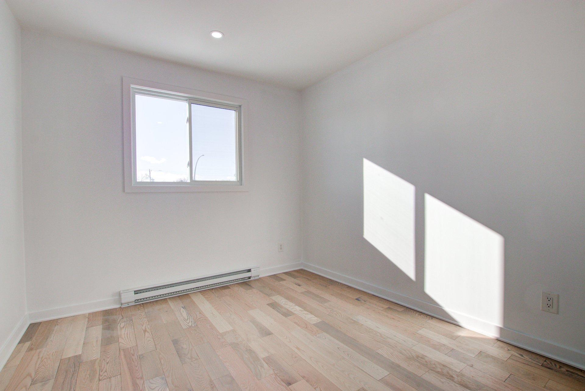 









2899


Rue de Lyon

,
Longueuil (Le Vieux-Longueuil),




QC
J4L3R3

