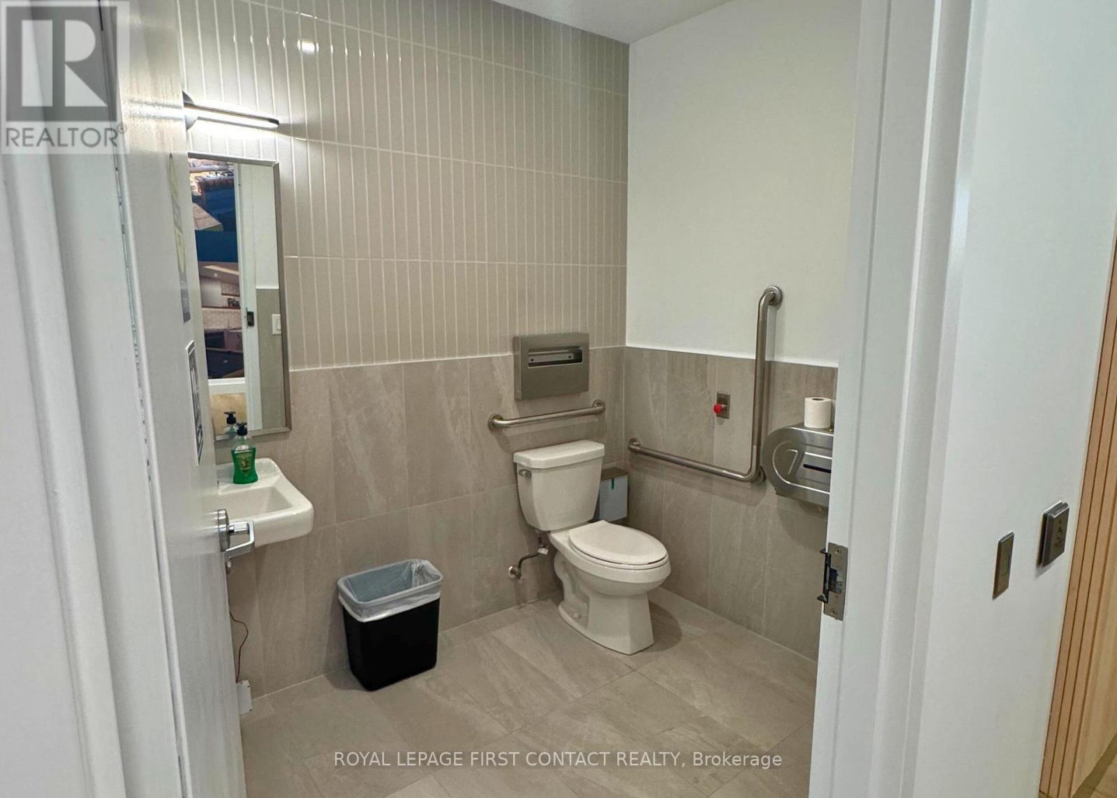 












104 - 11 LAKESIDE TERRACE

,
Barrie,




Ontario
L4M0H9

