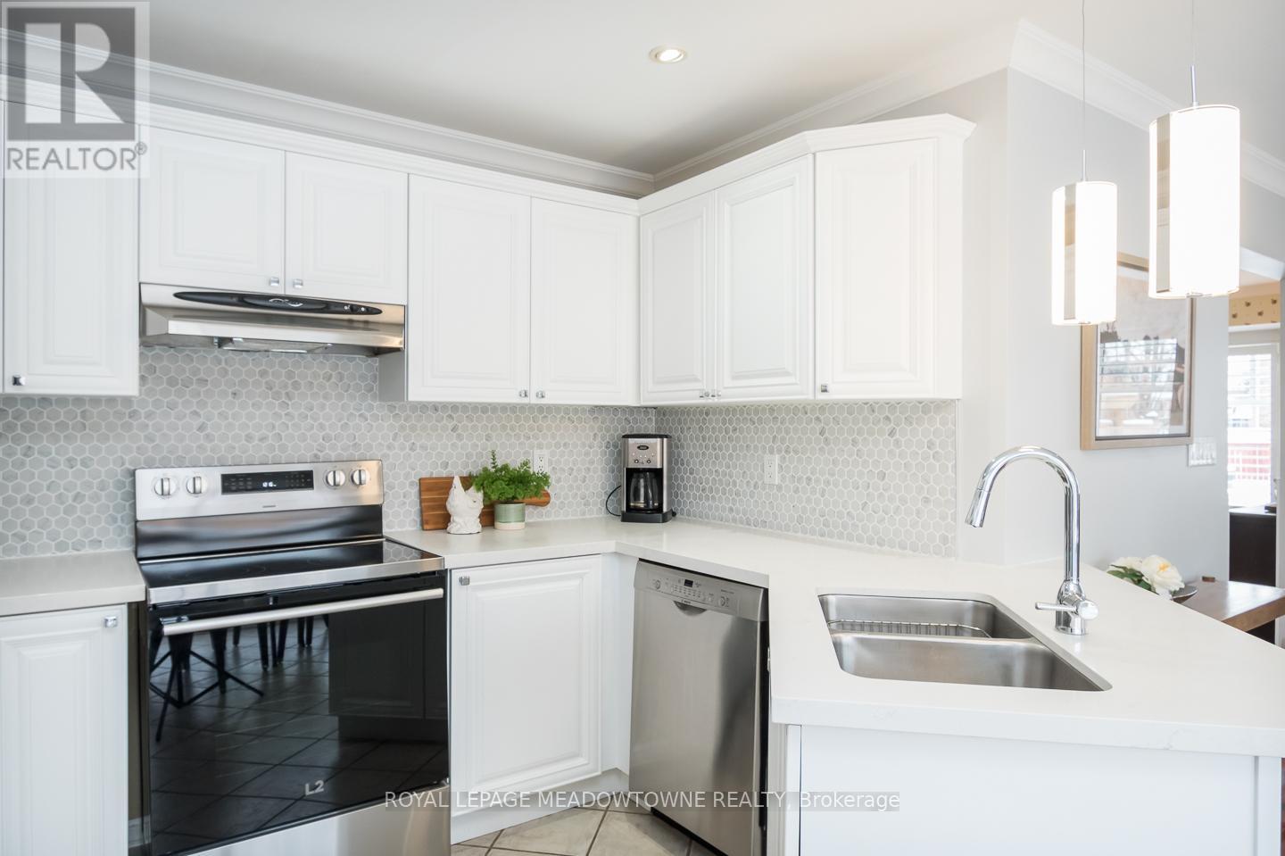 












1592 FRENCH GARDEN

,
Milton,




Ontario
L9T5M4

