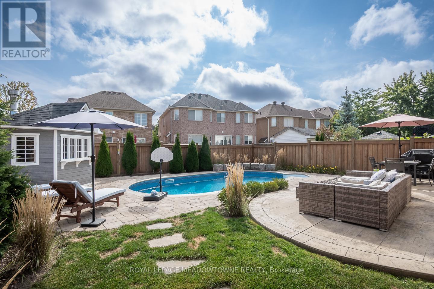 












1592 FRENCH GARDEN

,
Milton,




Ontario
L9T5M4

