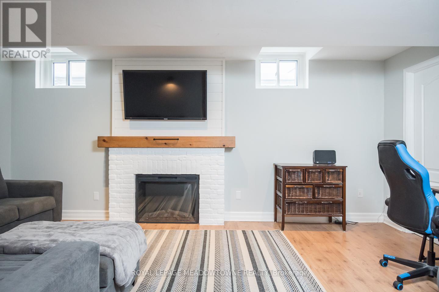 












1592 FRENCH GARDEN

,
Milton,




Ontario
L9T5M4

