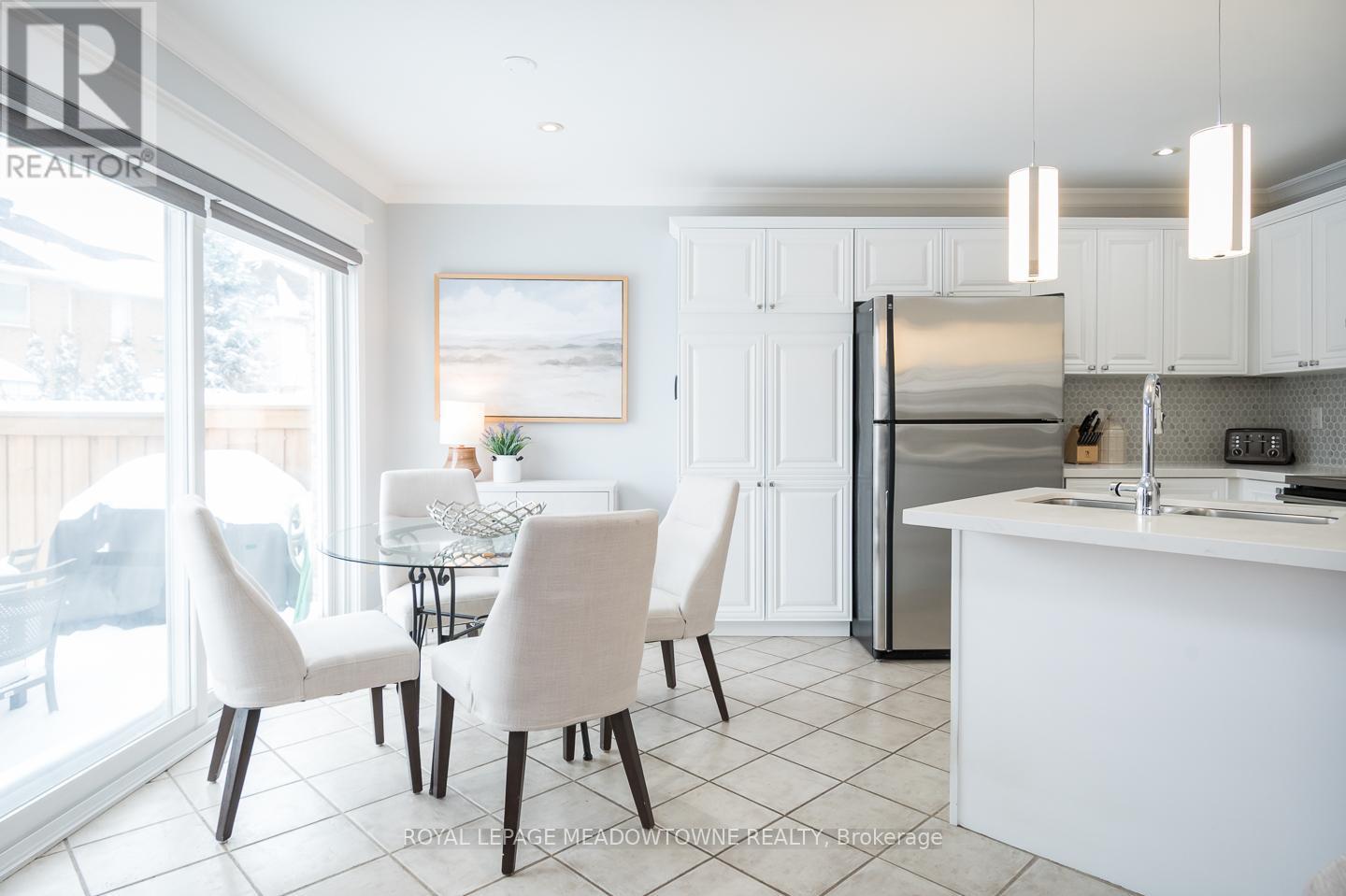 












1592 FRENCH GARDEN

,
Milton,




Ontario
L9T5M4

