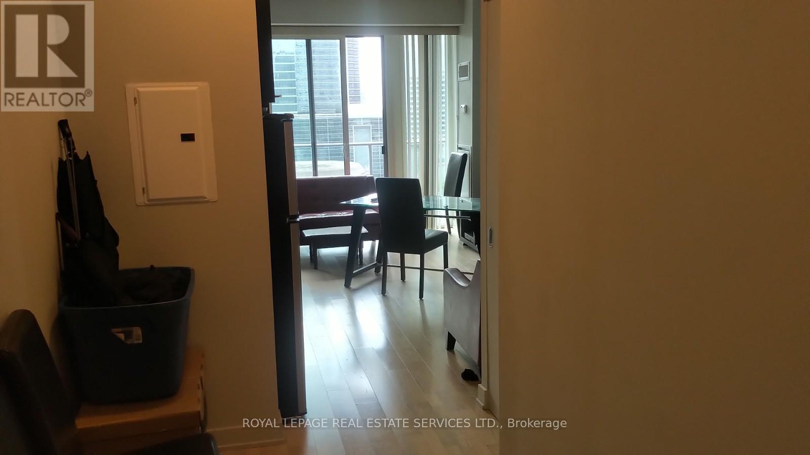 












1609 - 126 SIMCOE STREET

,
Toronto,




Ontario
M5H4E6

