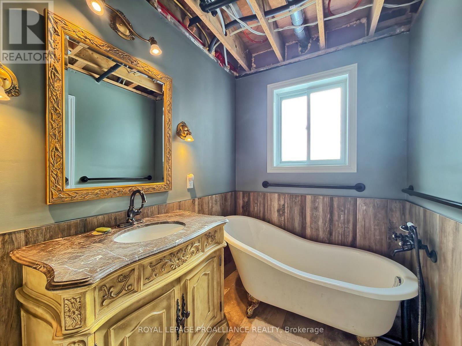 












1108 BEAVER CREEK ROAD

,
Marmora and Lake (Marmora Ward),




Ontario
K0K2M0

