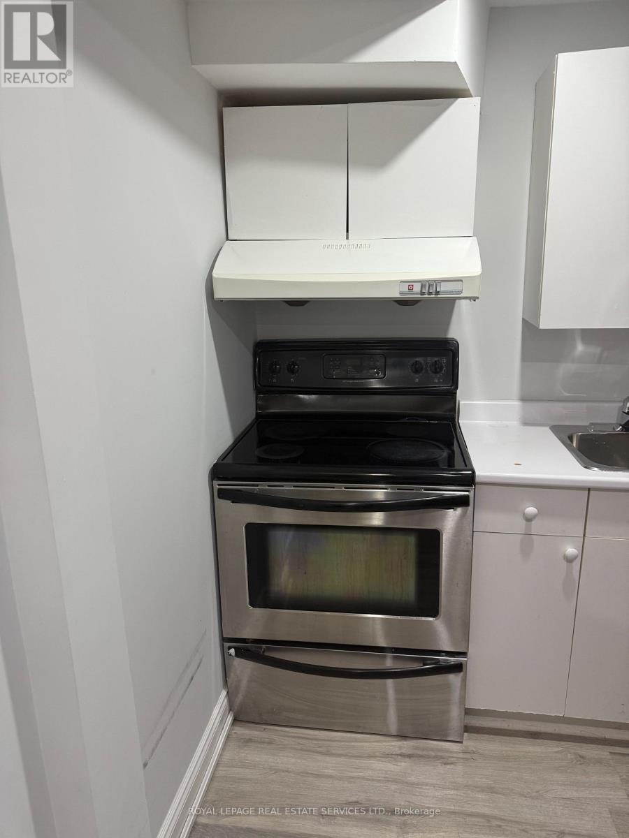 












BSMT - 858 KHAN CRESCENT

,
Mississauga,




Ontario
L5V2R4

