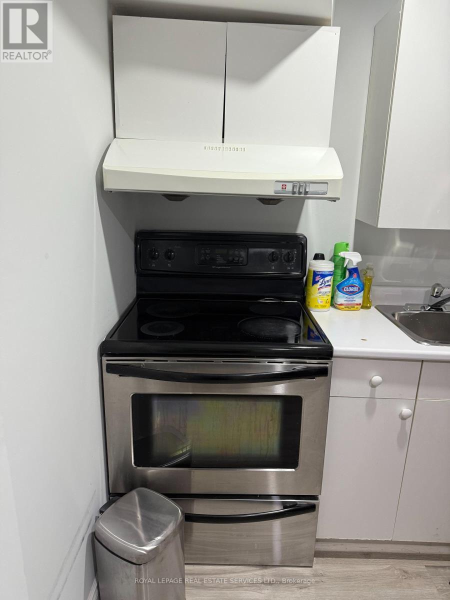 












BSMT - 858 KHAN CRESCENT

,
Mississauga,




Ontario
L5V2R4

