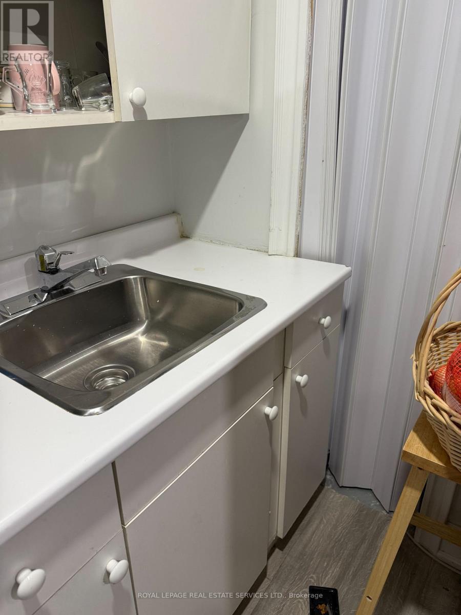 












BSMT - 858 KHAN CRESCENT

,
Mississauga,




Ontario
L5V2R4

