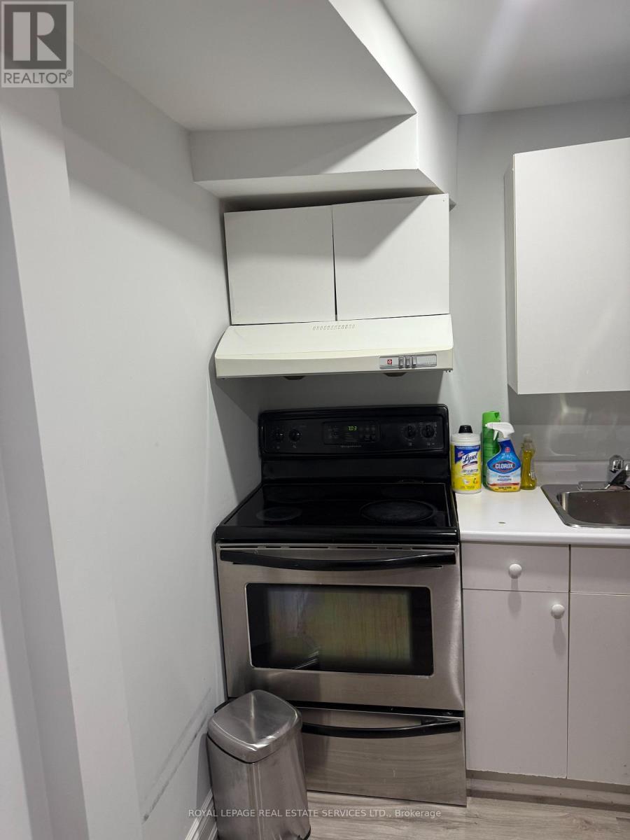 












BSMT - 858 KHAN CRESCENT

,
Mississauga,




Ontario
L5V2R4

