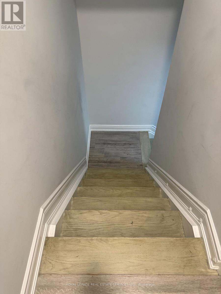 












BSMT - 858 KHAN CRESCENT

,
Mississauga,




Ontario
L5V2R4

