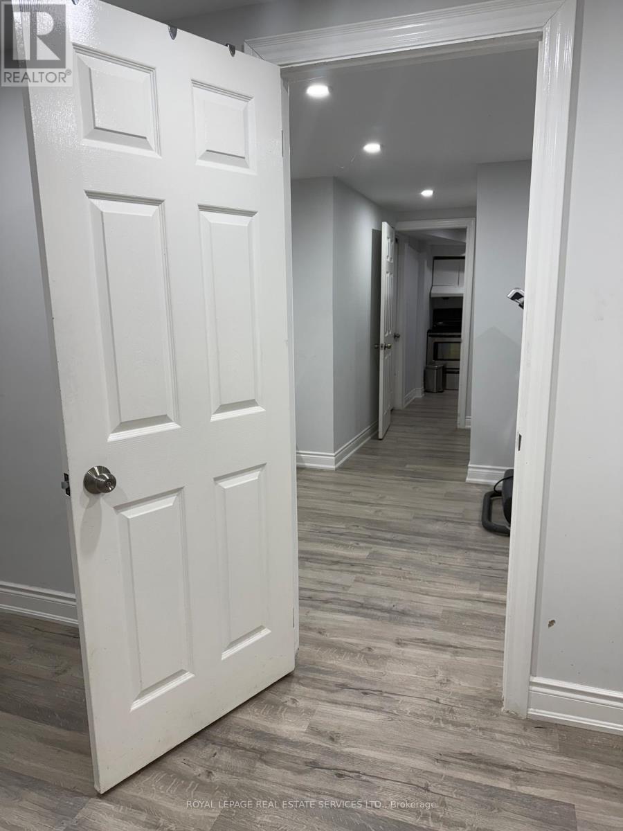 












BSMT - 858 KHAN CRESCENT

,
Mississauga,




Ontario
L5V2R4

