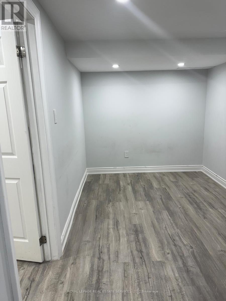 












BSMT - 858 KHAN CRESCENT

,
Mississauga,




Ontario
L5V2R4

