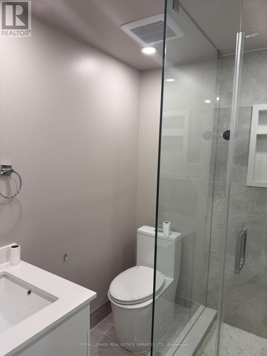 












BSMT - 858 KHAN CRESCENT

,
Mississauga,




Ontario
L5V2R4

