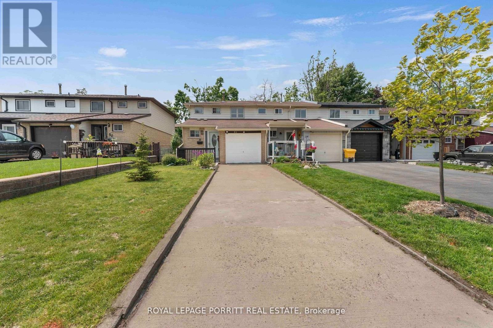 












32 CHAUCER CRESCENT

,
Barrie,




Ontario
L4N4T7

