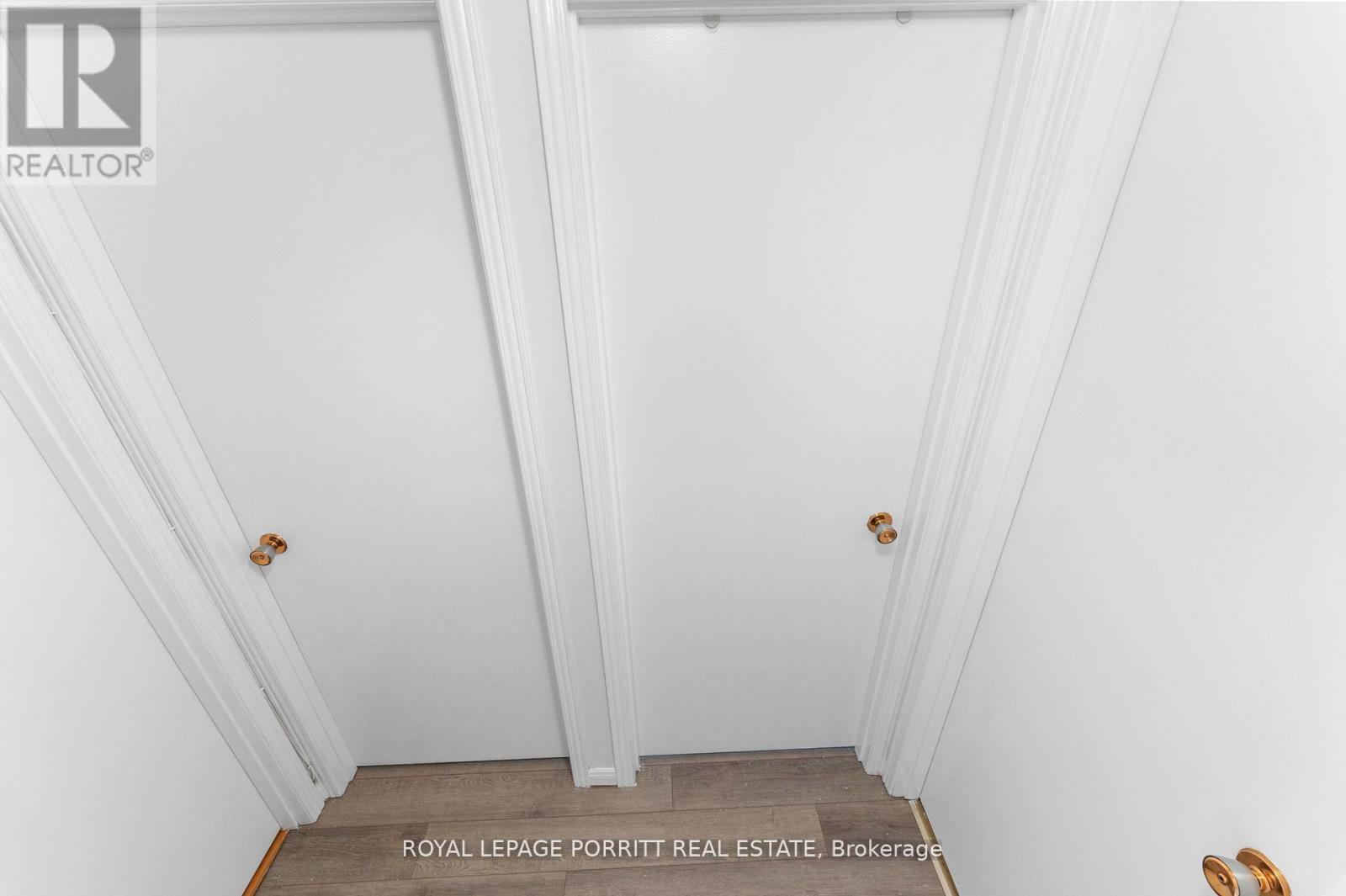 












32 CHAUCER CRESCENT

,
Barrie,




Ontario
L4N4T7

