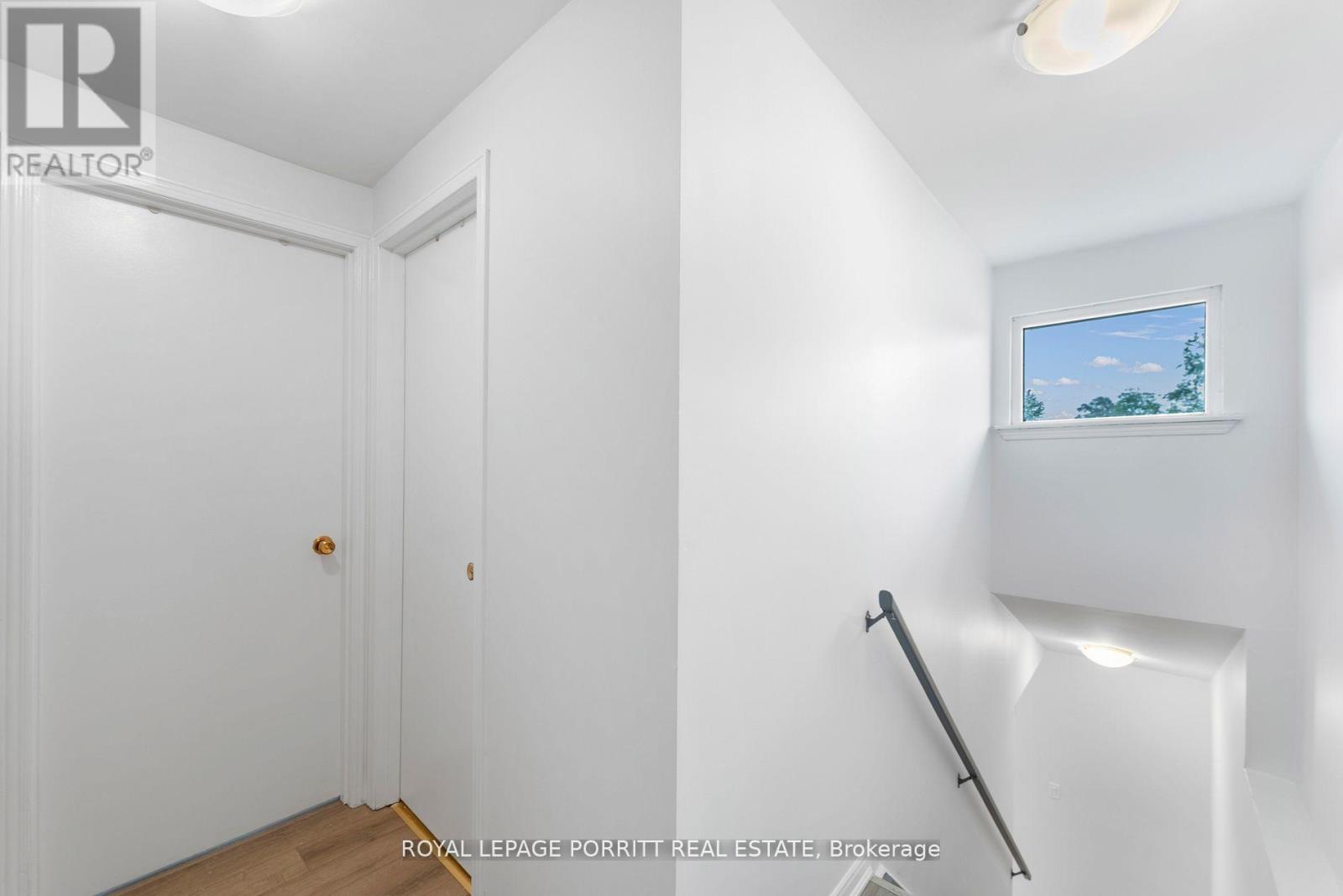 












32 CHAUCER CRESCENT

,
Barrie,




Ontario
L4N4T7

