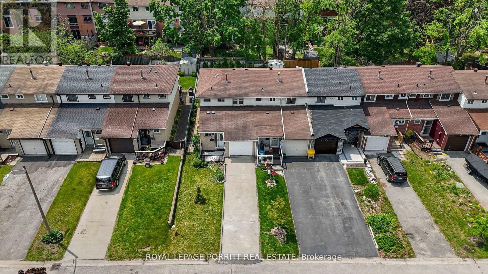 












32 CHAUCER CRESCENT

,
Barrie,




Ontario
L4N4T7

