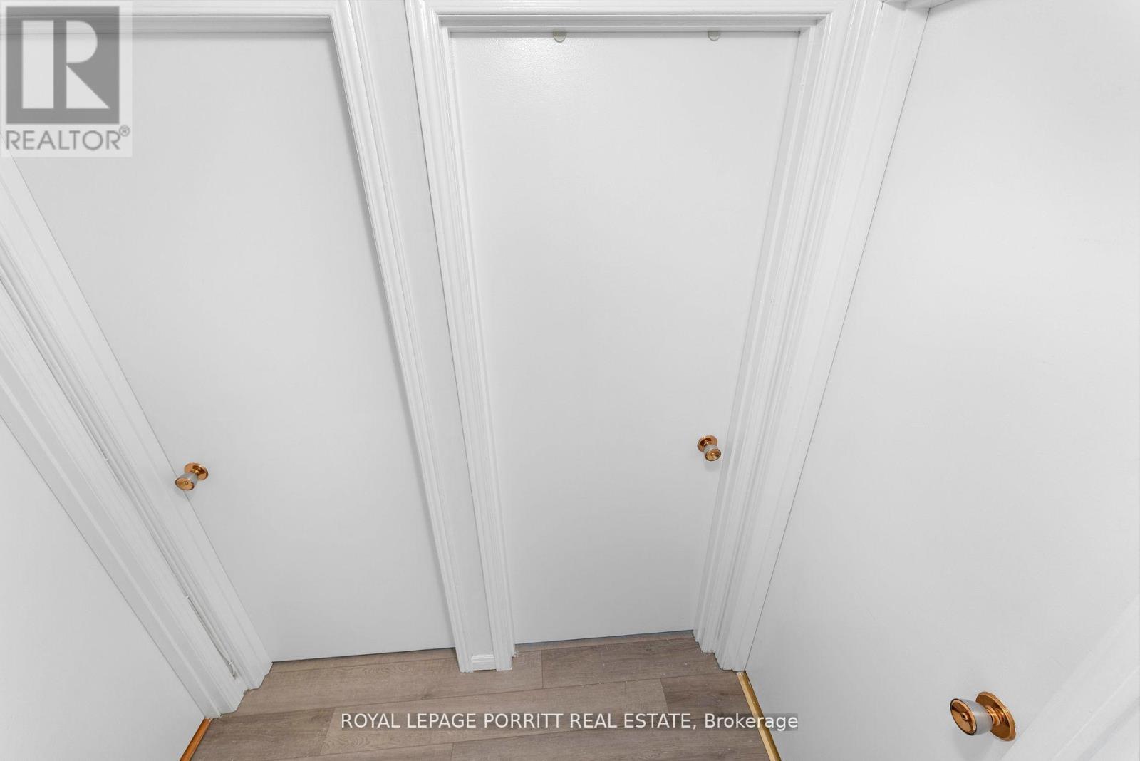 












32 CHAUCER CRESCENT

,
Barrie,




Ontario
L4N4T7

