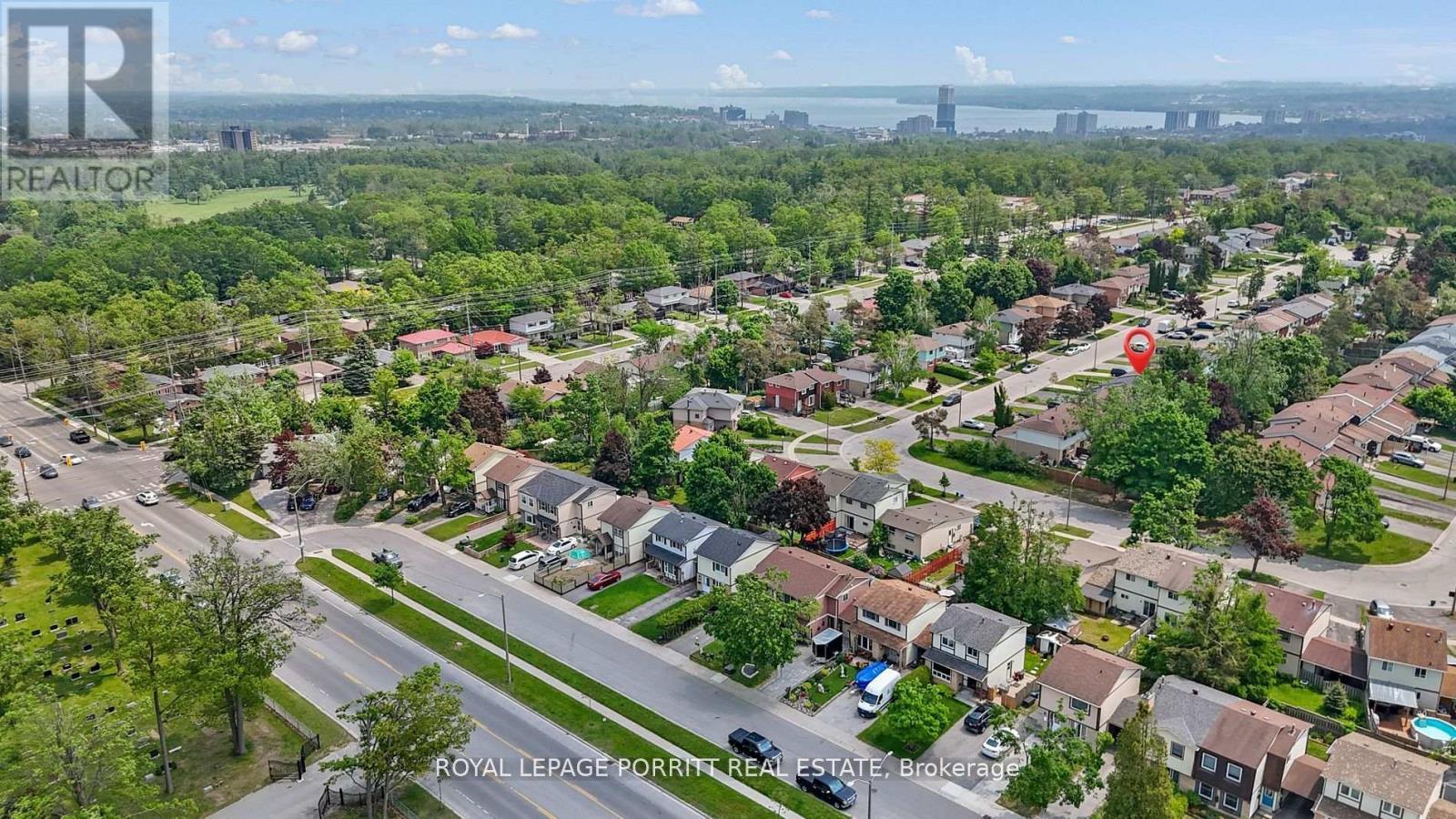 












32 CHAUCER CRESCENT

,
Barrie,




Ontario
L4N4T7

