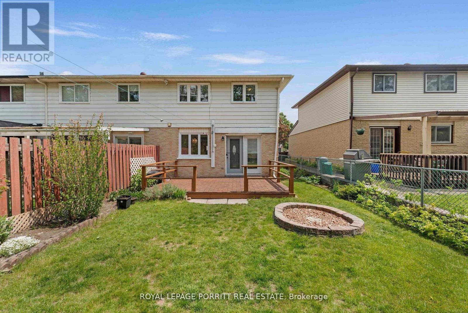 












32 CHAUCER CRESCENT

,
Barrie,




Ontario
L4N4T7

