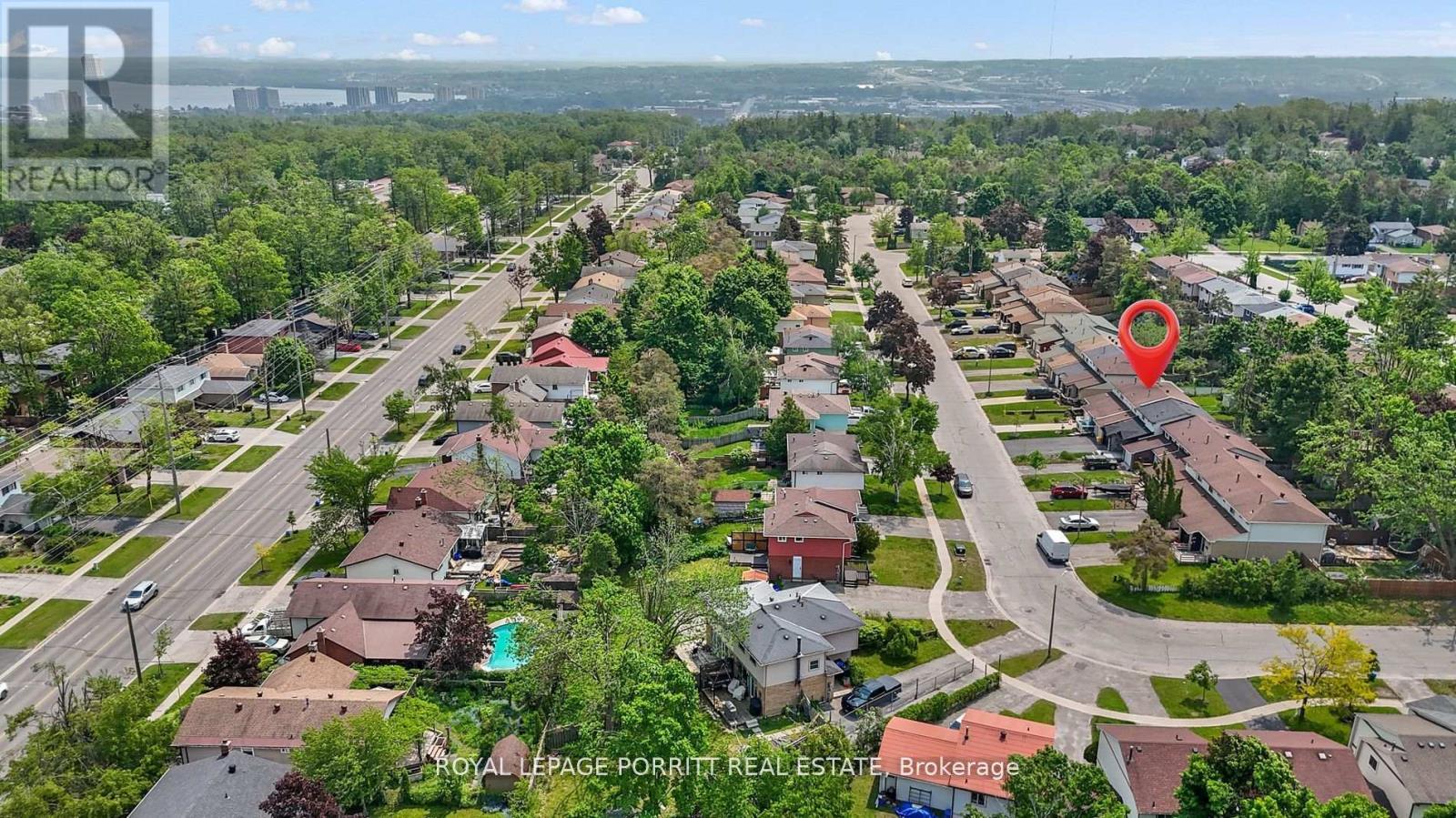 












32 CHAUCER CRESCENT

,
Barrie,




Ontario
L4N4T7

