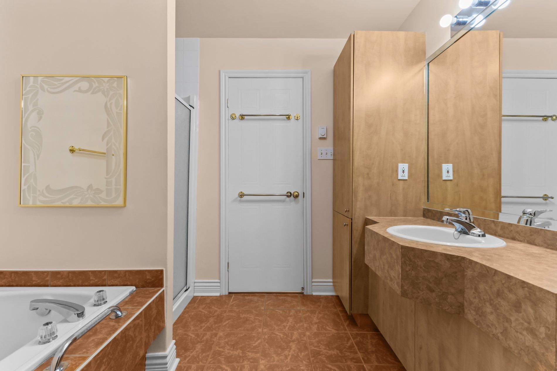 









5359


Rue du Bocage

, 102,
Terrebonne (La Plaine),




QC
J7M2B4

