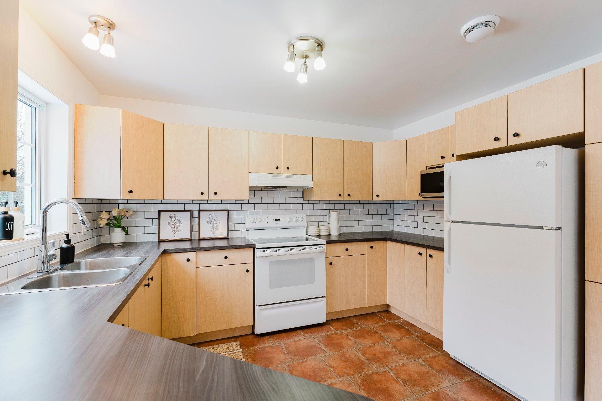 









1015


Rue Beausoleil

,
Sherbrooke (Brompton/Rock Forest/Saint-Élie/Deauville),




QC
J1N4G6

