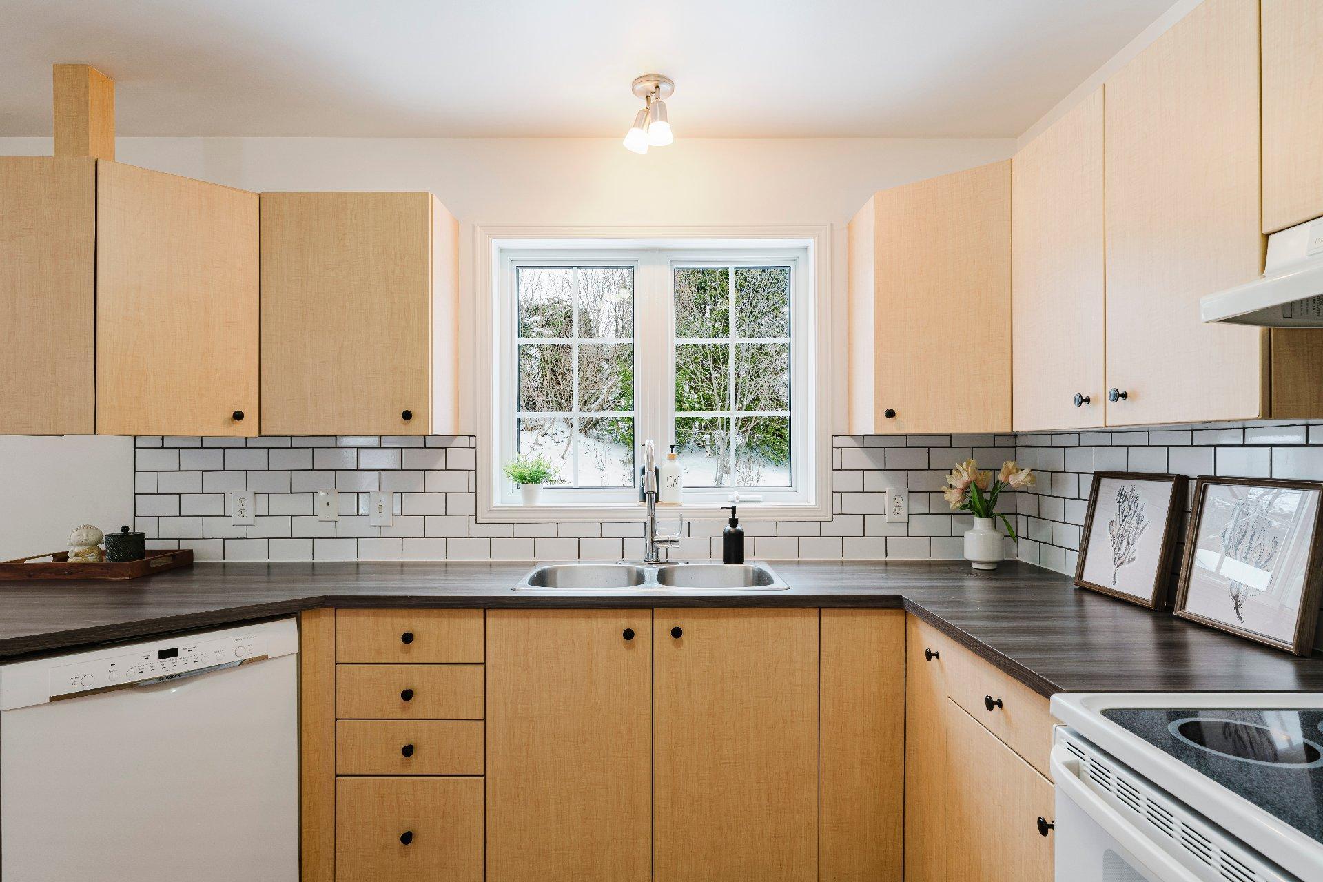 









1015


Rue Beausoleil

,
Sherbrooke (Brompton/Rock Forest/Saint-Élie/Deauville),




QC
J1N4G6

