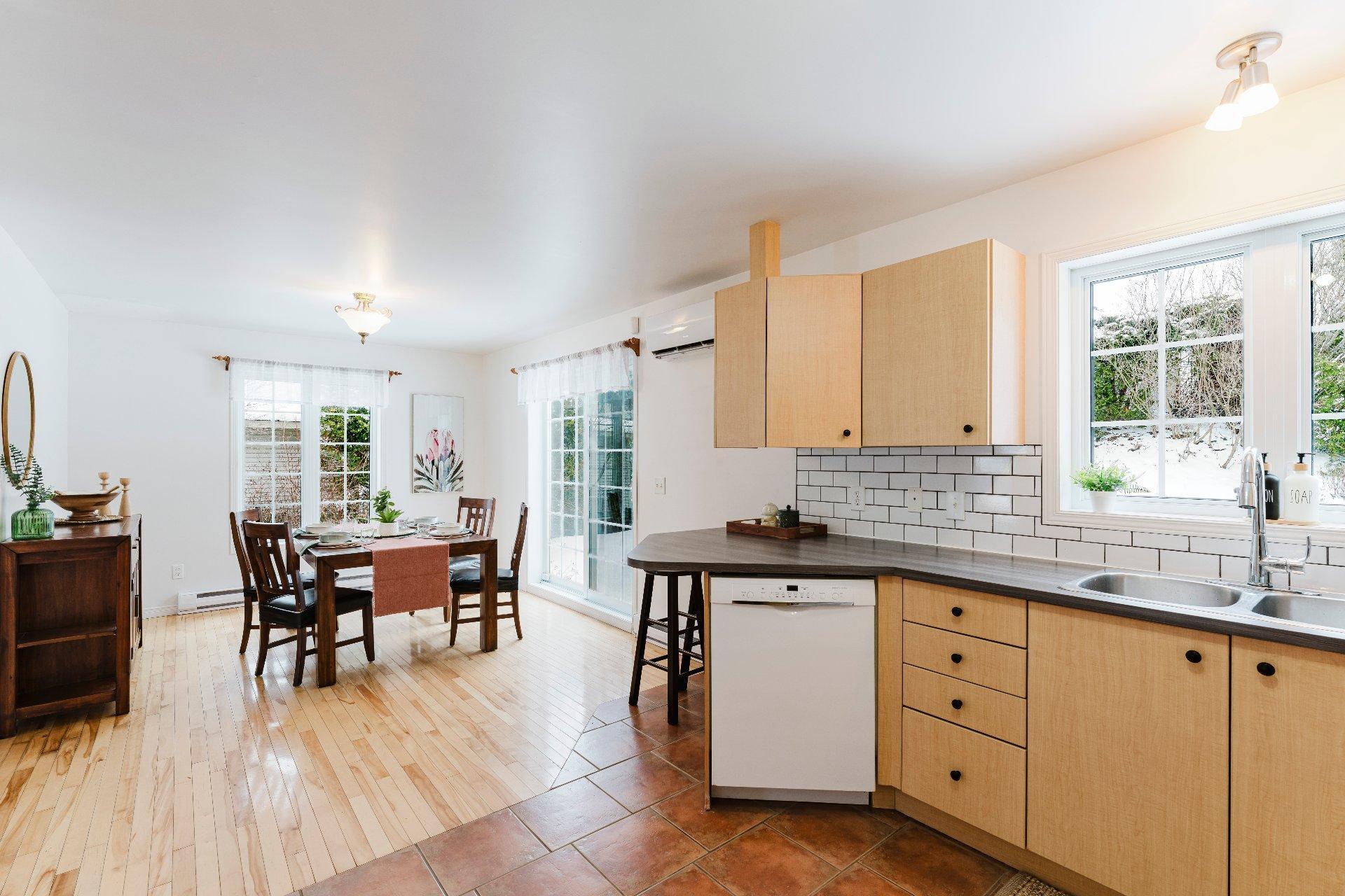 









1015


Rue Beausoleil

,
Sherbrooke (Brompton/Rock Forest/Saint-Élie/Deauville),




QC
J1N4G6

