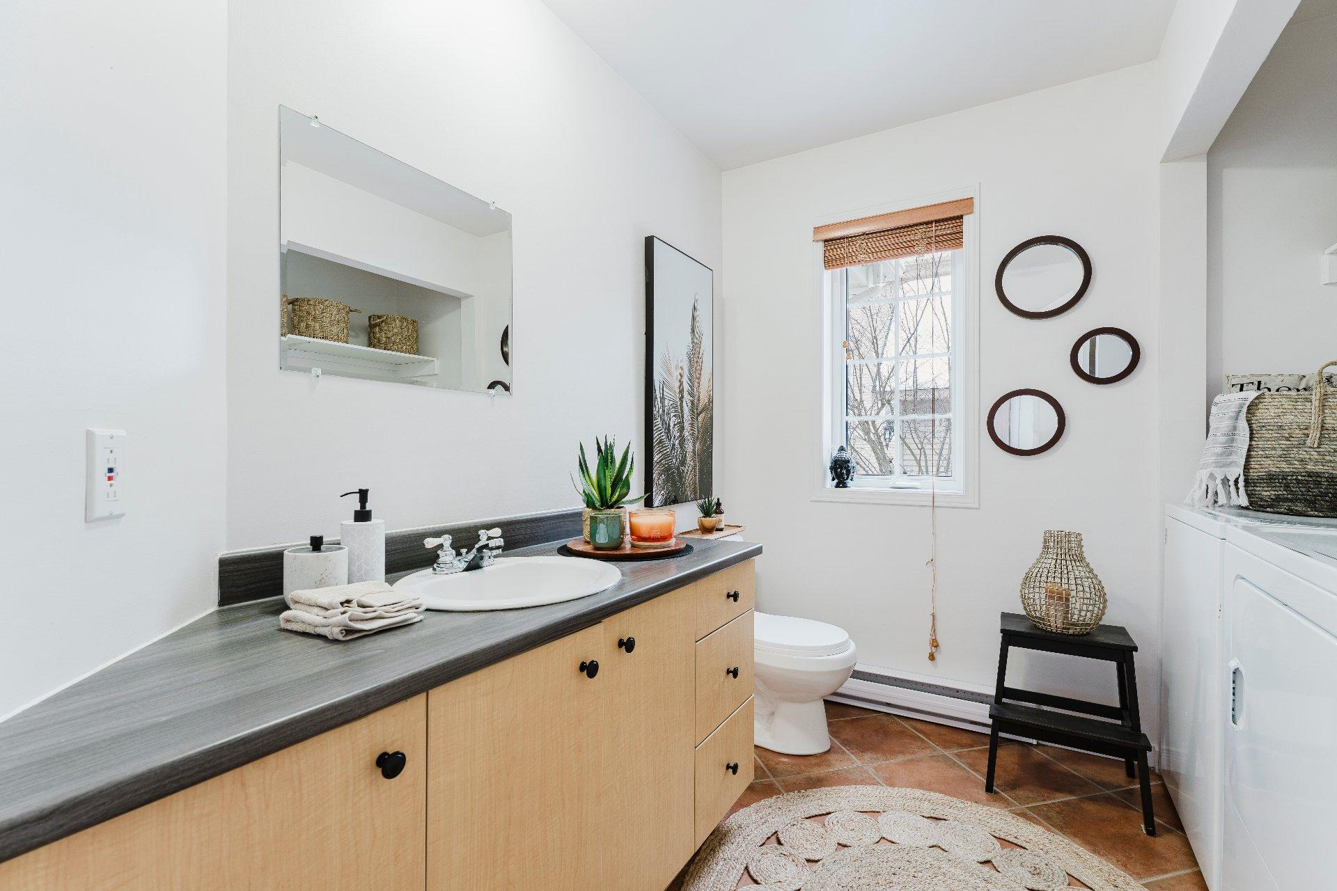 









1015


Rue Beausoleil

,
Sherbrooke (Brompton/Rock Forest/Saint-Élie/Deauville),




QC
J1N4G6

