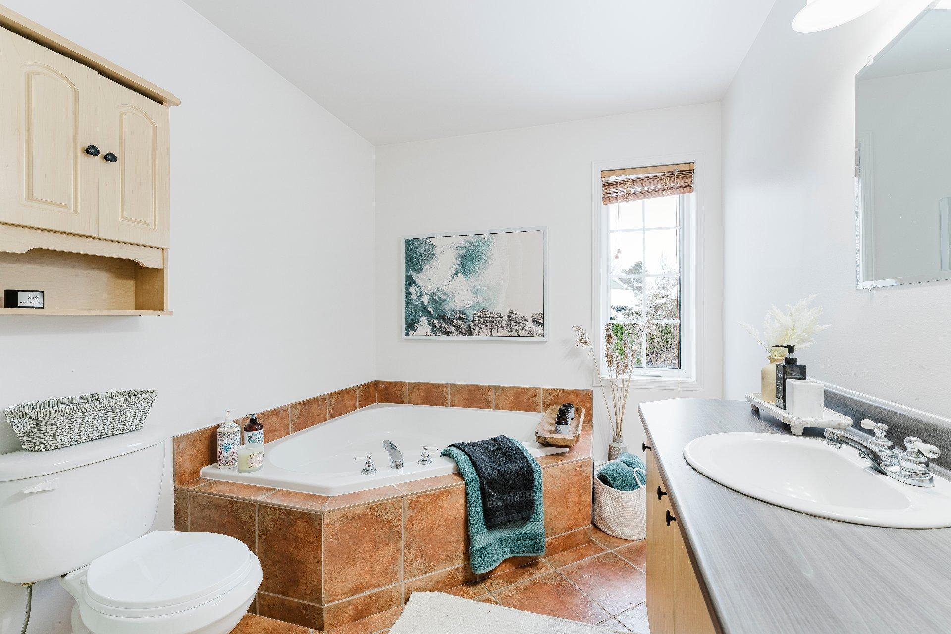 









1015


Rue Beausoleil

,
Sherbrooke (Brompton/Rock Forest/Saint-Élie/Deauville),




QC
J1N4G6

