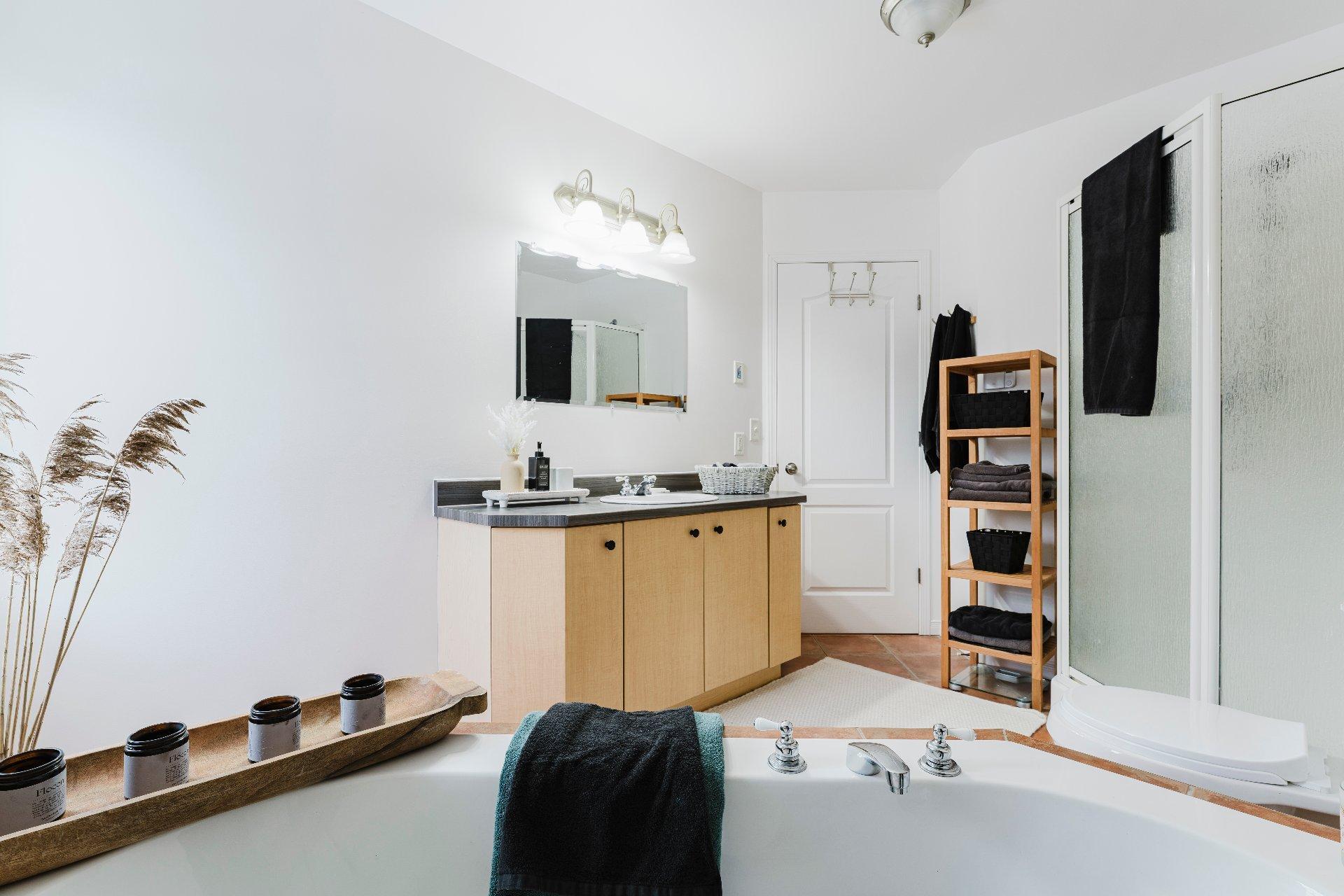 









1015


Rue Beausoleil

,
Sherbrooke (Brompton/Rock Forest/Saint-Élie/Deauville),




QC
J1N4G6

