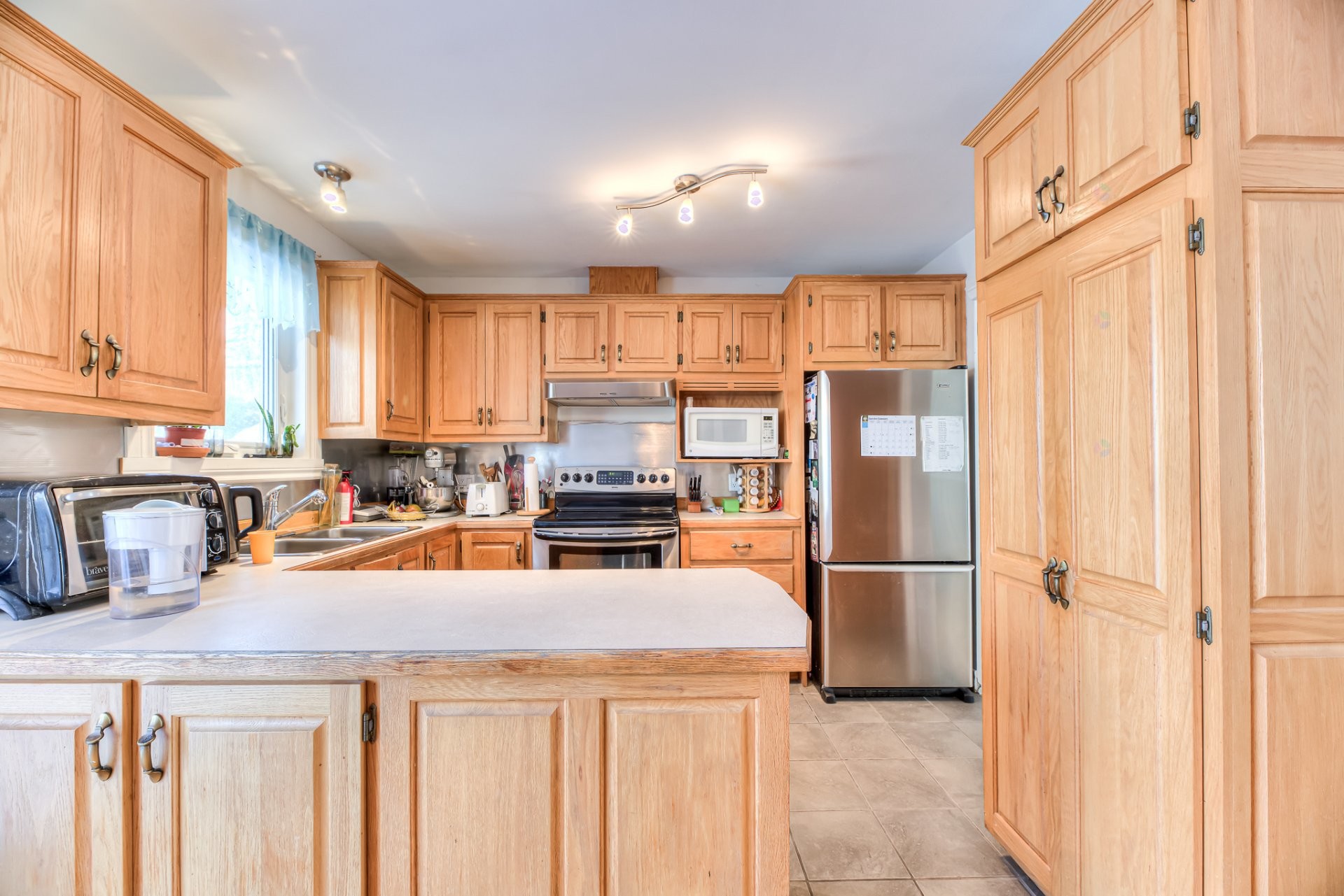 









3824


Rue Nicole

,
Laval (Fabreville),




QC
H7P1L1

