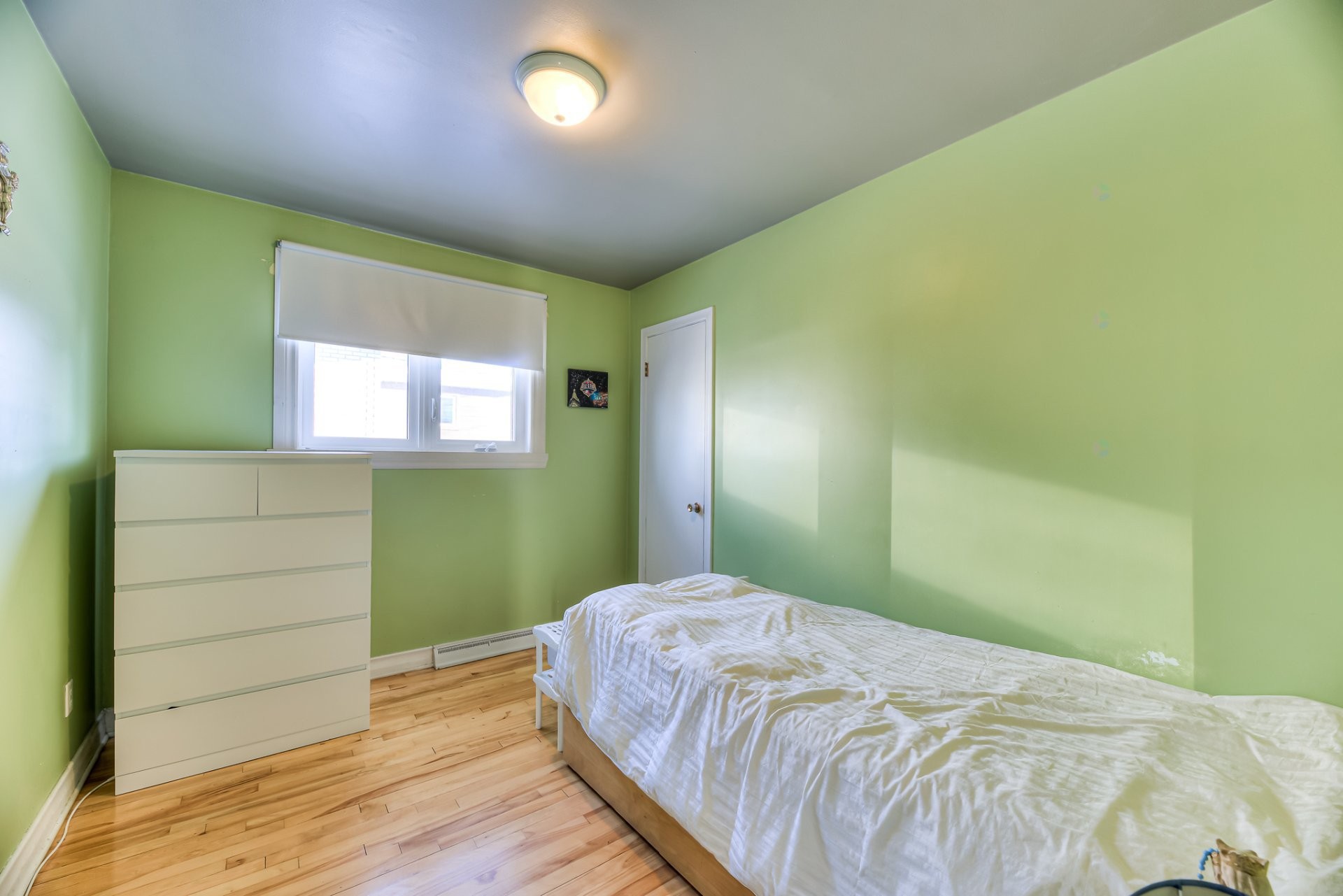 









3824


Rue Nicole

,
Laval (Fabreville),




QC
H7P1L1

