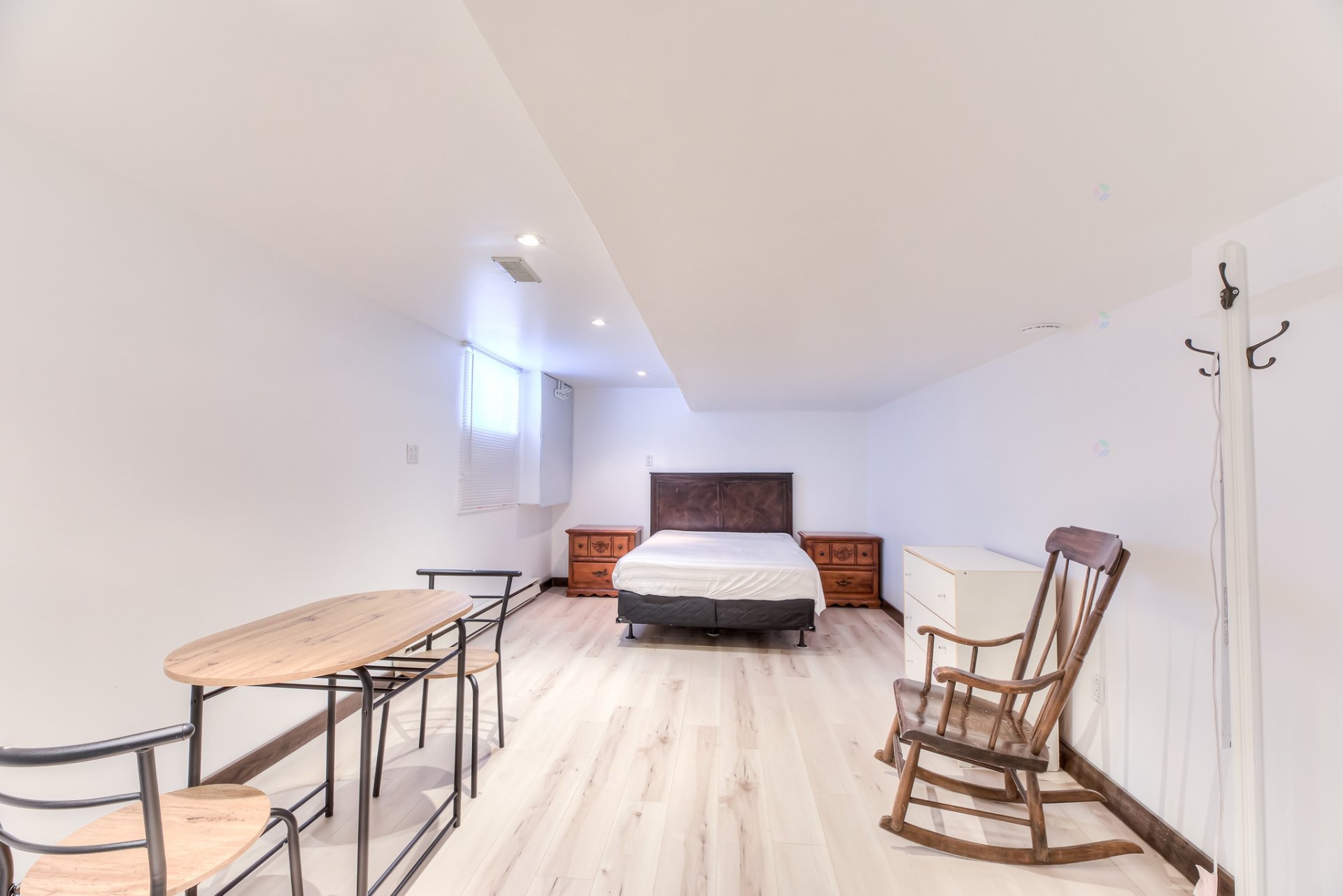 









3824


Rue Nicole

,
Laval (Fabreville),




QC
H7P1L1


