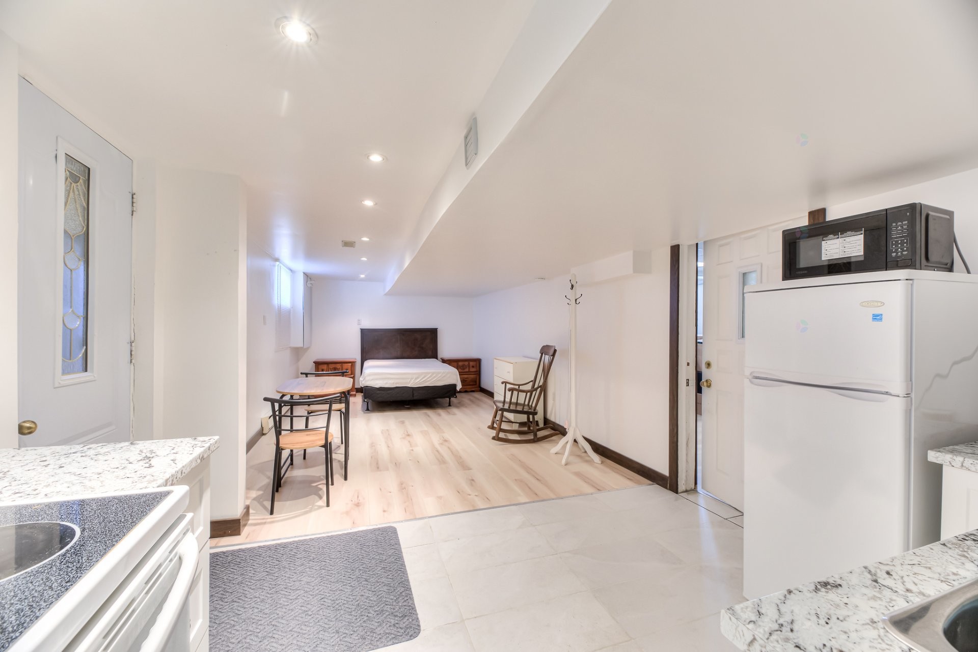 









3824


Rue Nicole

,
Laval (Fabreville),




QC
H7P1L1

