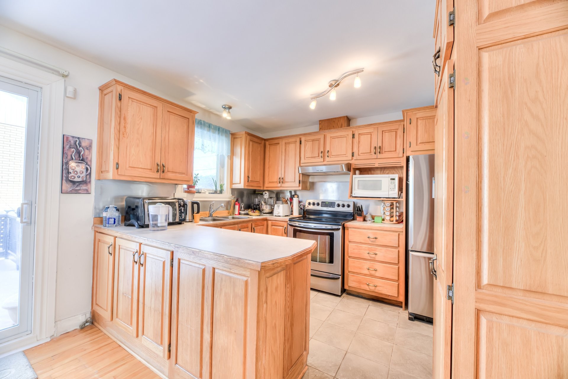 









3824


Rue Nicole

,
Laval (Fabreville),




QC
H7P1L1

