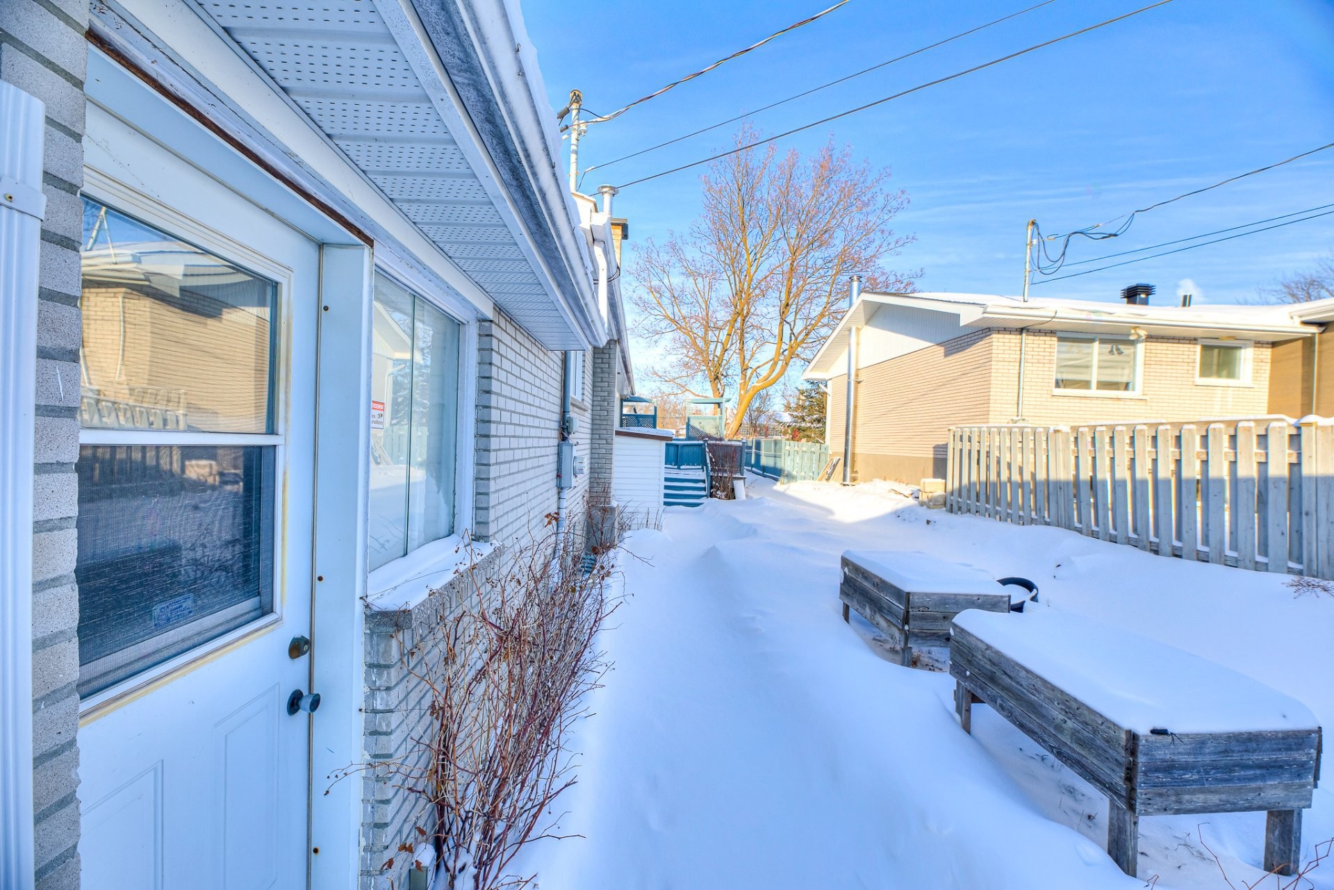 









3824


Rue Nicole

,
Laval (Fabreville),




QC
H7P1L1

