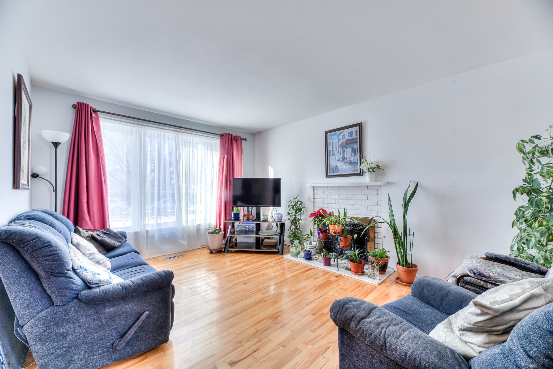 









3824


Rue Nicole

,
Laval (Fabreville),




QC
H7P1L1

