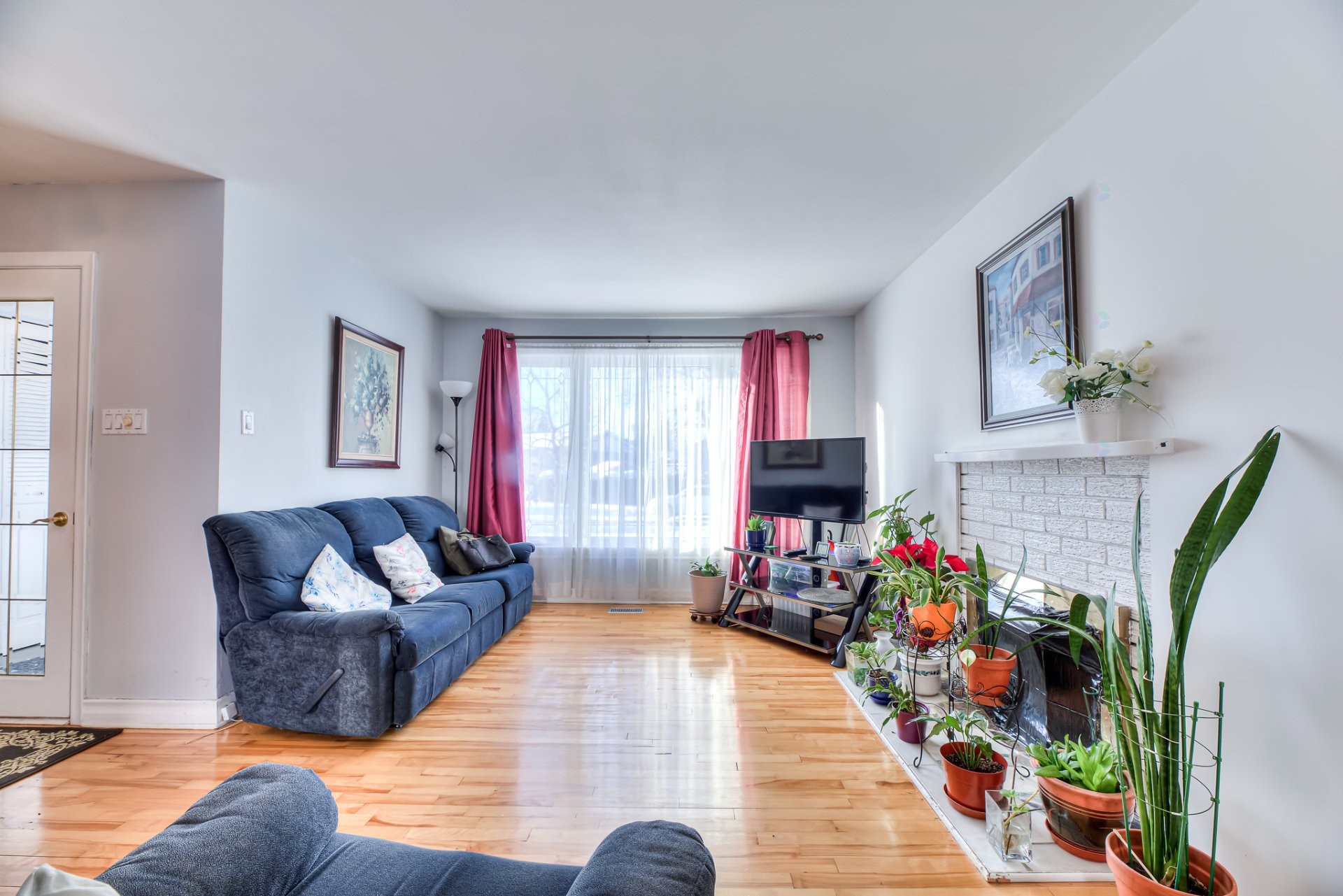 









3824


Rue Nicole

,
Laval (Fabreville),




QC
H7P1L1

