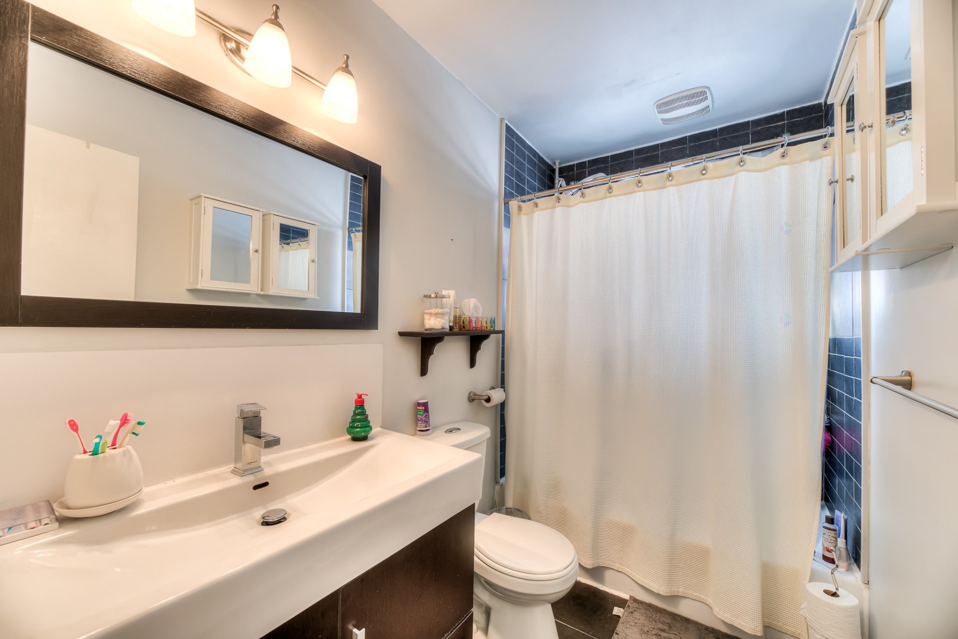 









3824


Rue Nicole

,
Laval (Fabreville),




QC
H7P1L1

