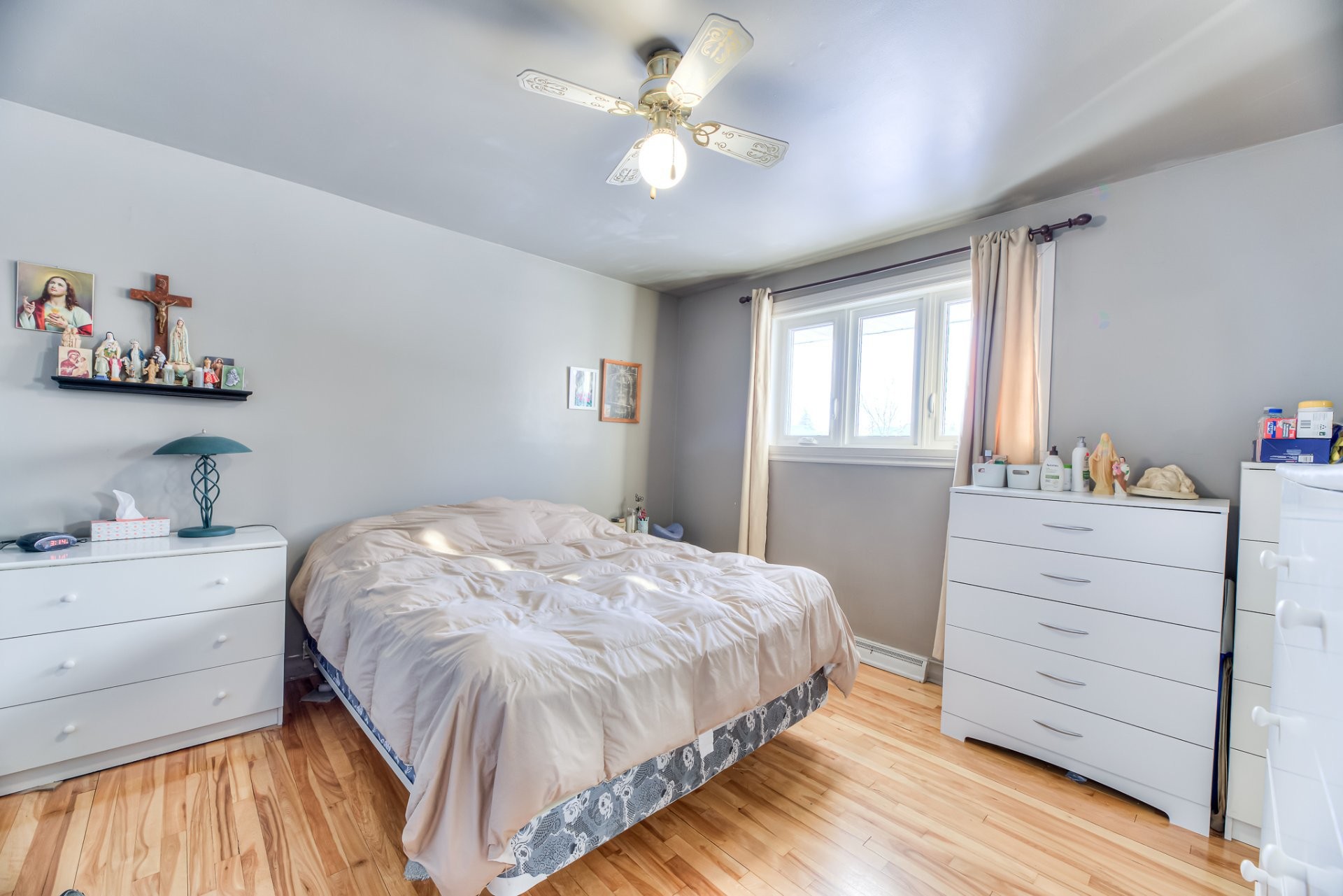 









3824


Rue Nicole

,
Laval (Fabreville),




QC
H7P1L1

