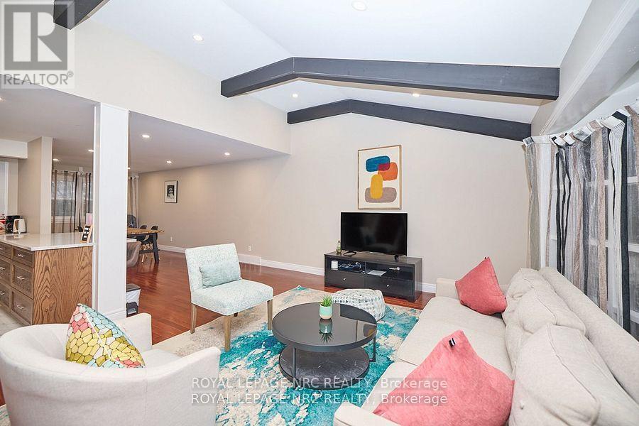 












13 BYRNE BOULEVARD

,
St. Catharines (Glendale/Glenridge),




Ontario
L2T2H8

