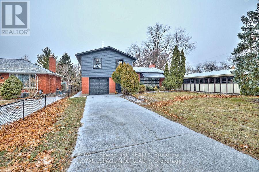 












13 BYRNE BOULEVARD

,
St. Catharines (Glendale/Glenridge),




Ontario
L2T2H8

