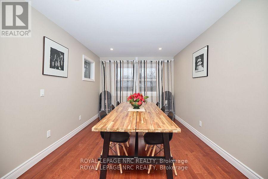 












13 BYRNE BOULEVARD

,
St. Catharines (Glendale/Glenridge),




Ontario
L2T2H8

