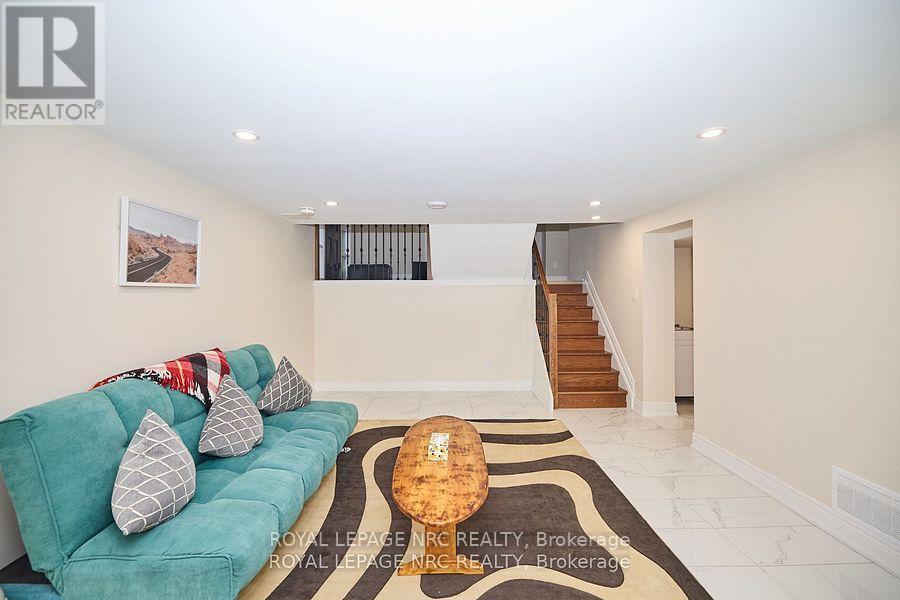 












13 BYRNE BOULEVARD

,
St. Catharines (Glendale/Glenridge),




Ontario
L2T2H8

