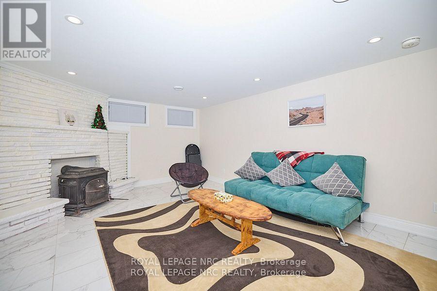 












13 BYRNE BOULEVARD

,
St. Catharines (Glendale/Glenridge),




Ontario
L2T2H8

